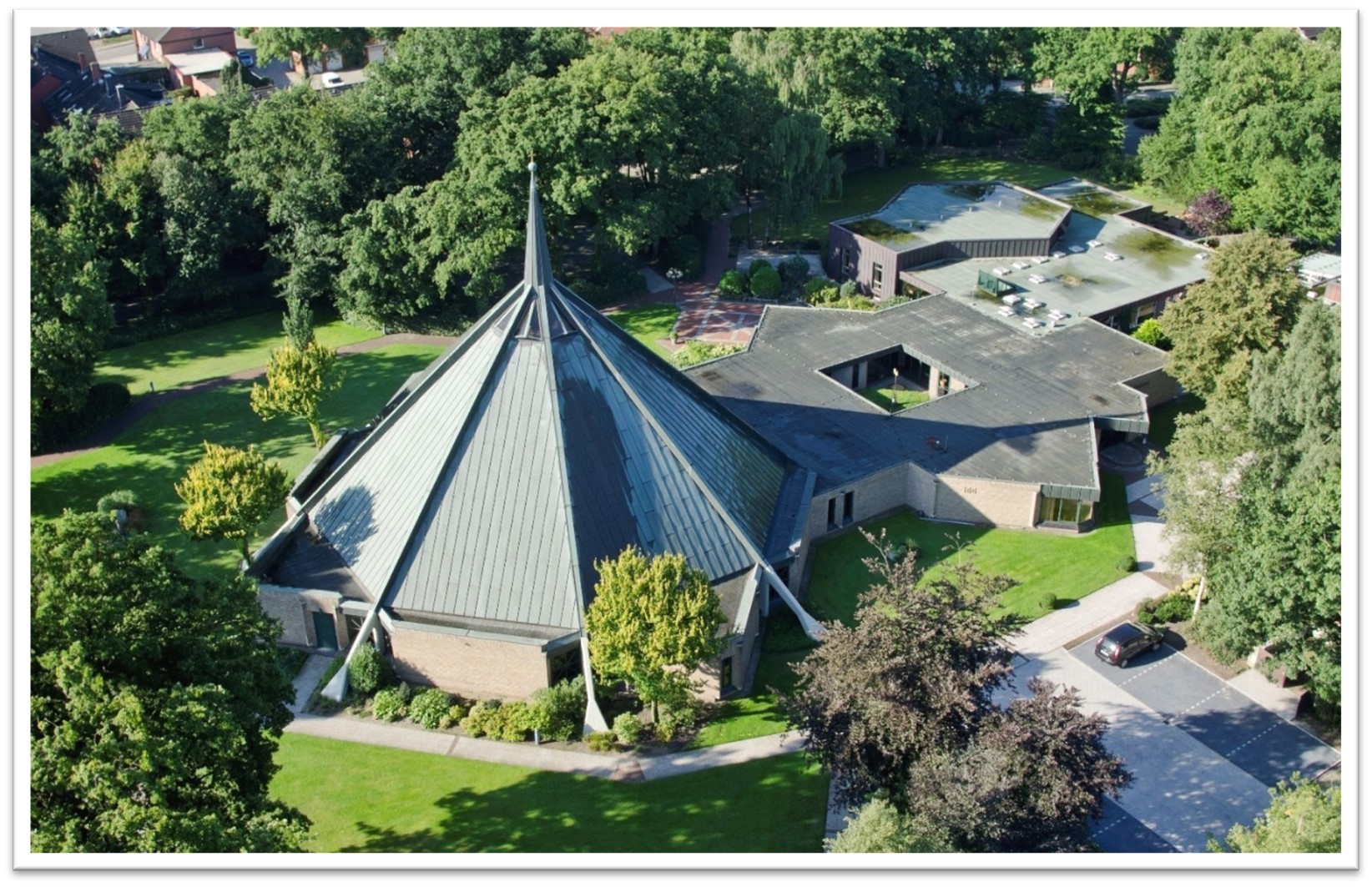 Luftbild altreformierte Kirche Emlichheim ???i18n.translate: de.plugin.clubEditor.image.label module: common.common.lib.structuredData.clubs???
