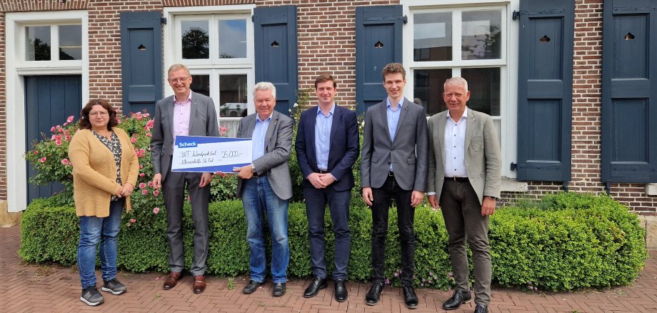 Spendenübergabe vom Windparkbetreiber BVT für Helping Hands