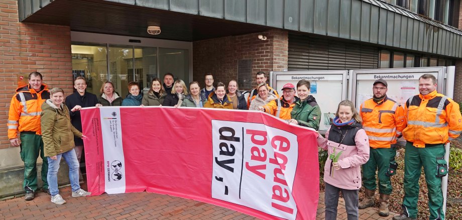 Flagge zeigen zum Equal Pay Day