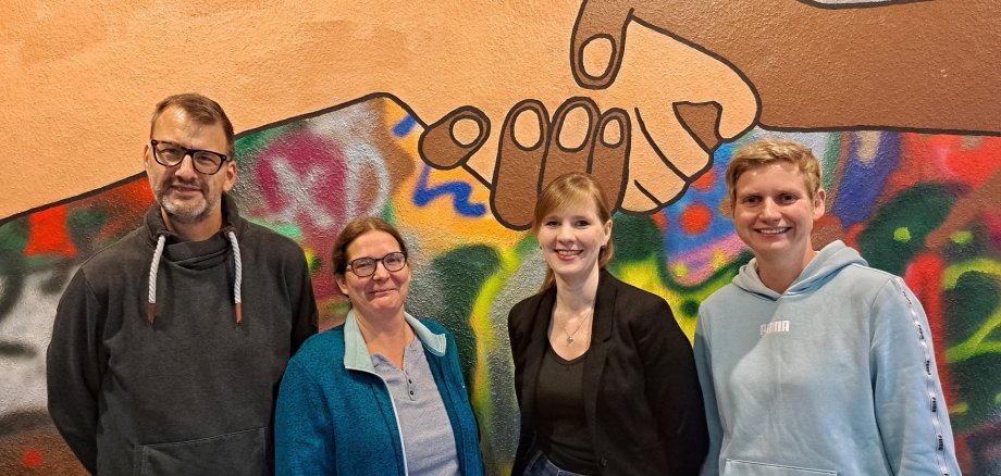 Bild neuer Vorstand Jugendarbeit SGE Jörg Preukschat (Kassenwart), Henrike Hoegen (2. Vorsitzende), Julia Völkerink (1. Vorsit-zende) und Beate Kleine-Lambers (Schriftführerin)